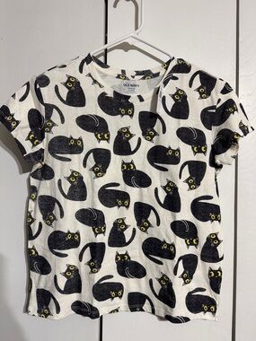 Old Navy Cream Tee with Black Cat Print and Yellow Eyes